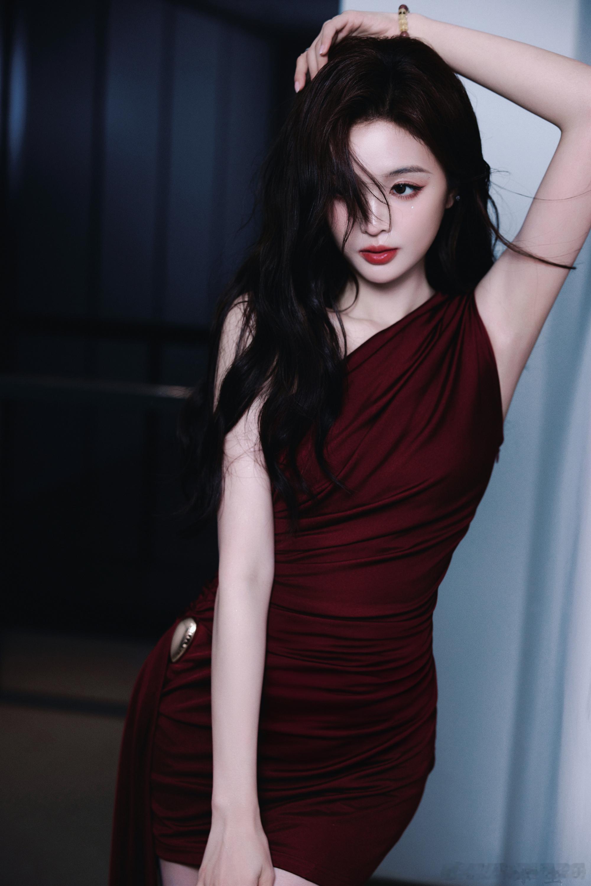 🍉乐华新春贺图目前在约艺人疑似没有孟美岐吴宣仪吴宣仪乐华