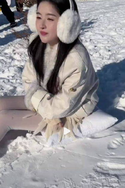 她和卢昱晓有的一拼，一个切糕一个霉豆腐