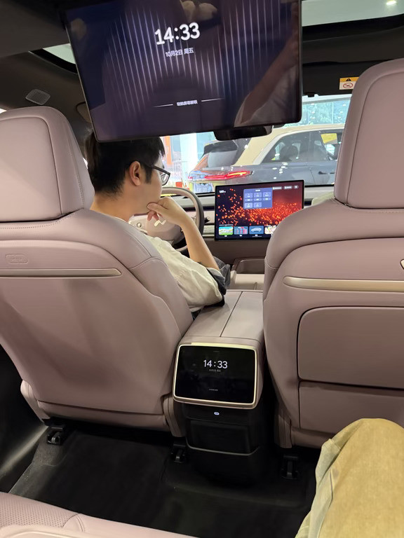一下午跑8家4s店，看车看得脑壳昏
