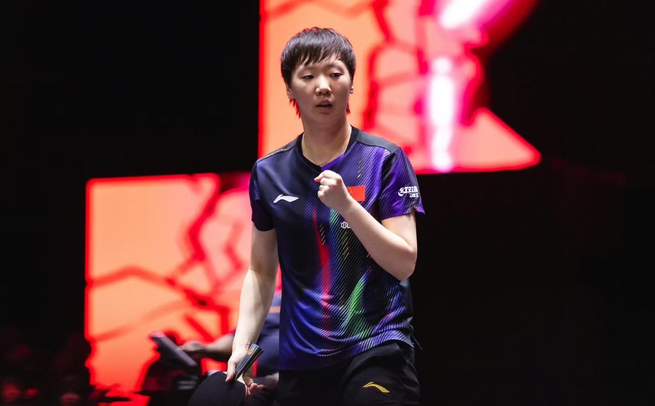 王曼昱太牛了！在WTT新加坡大满贯1/4决赛上，王曼昱4-2张本美和第一