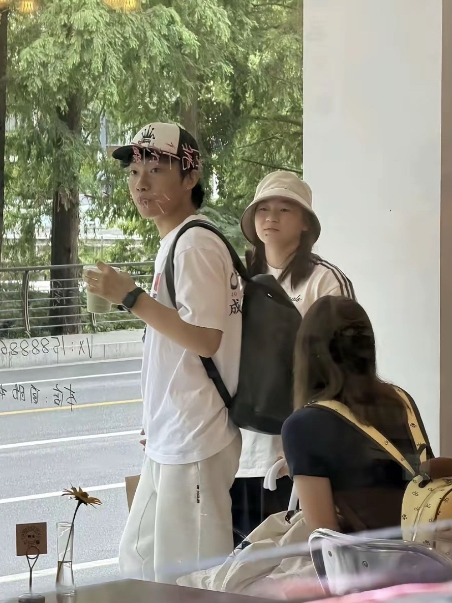 6月25日全红婵也是过上普通大学生大学的生活，没课的时候和妹妹，堂哥一起逛街，吃