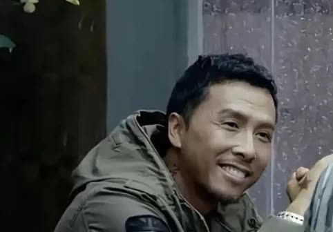 李连杰“火”的时候，甄子丹在那里？著名主持人<em>杨澜访谈录</em>访问甄子丹问，跟你合作过的