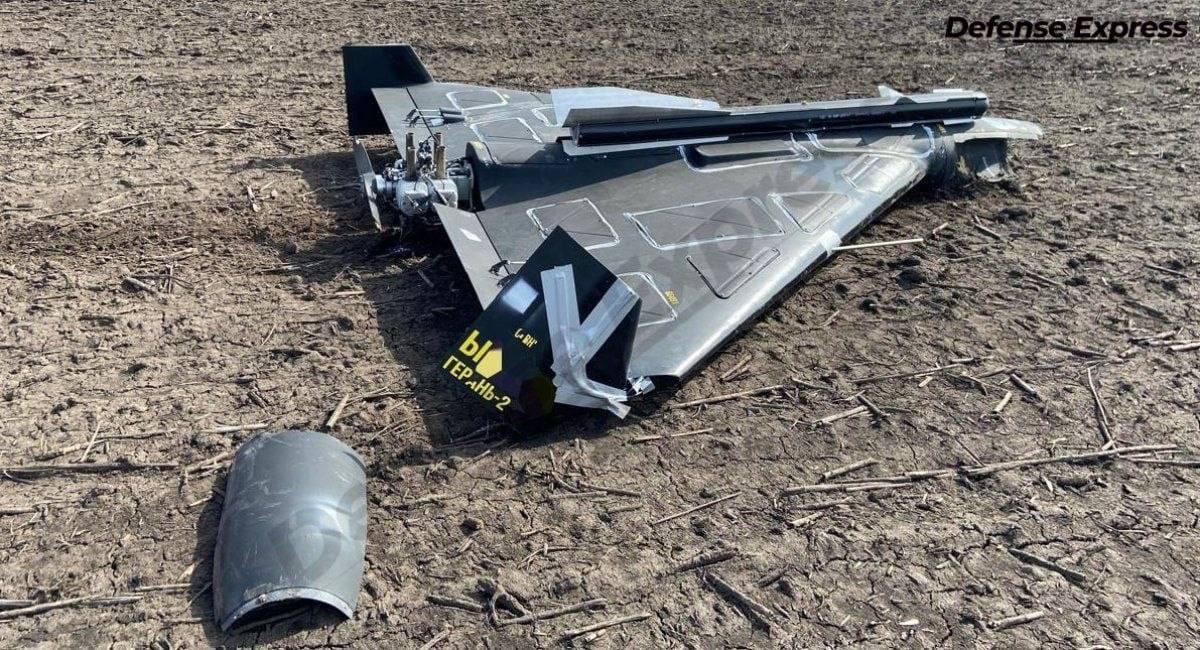 携带空空导弹模型的“小摩托”