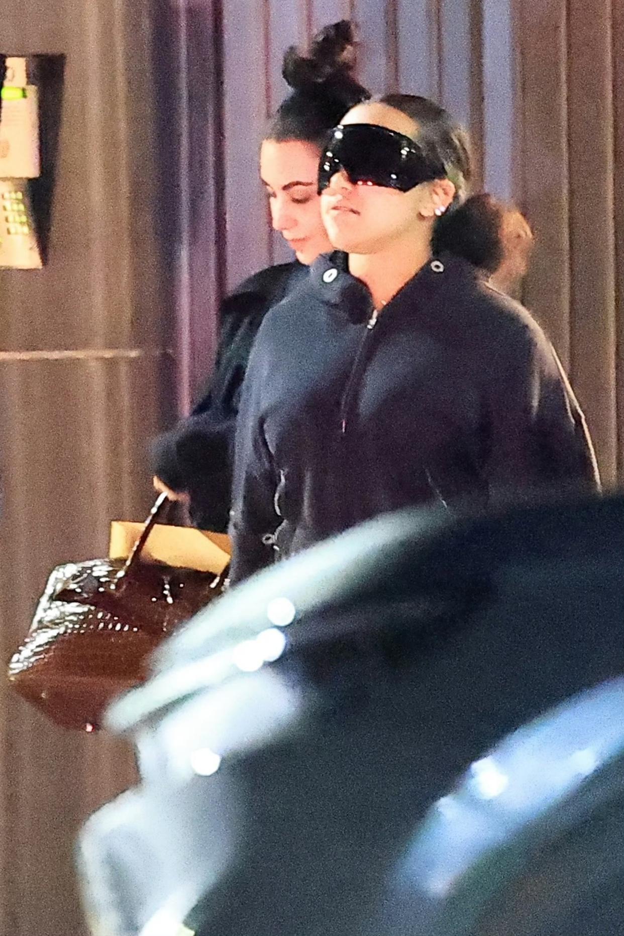 金·卡戴珊和女儿小西北洛杉矶街拍！