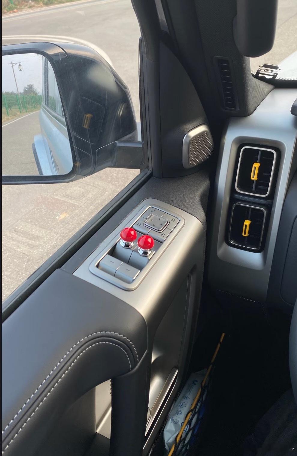 还是网友聪明害怕车窗户关错，网上买了个小摇杆确实不错北京