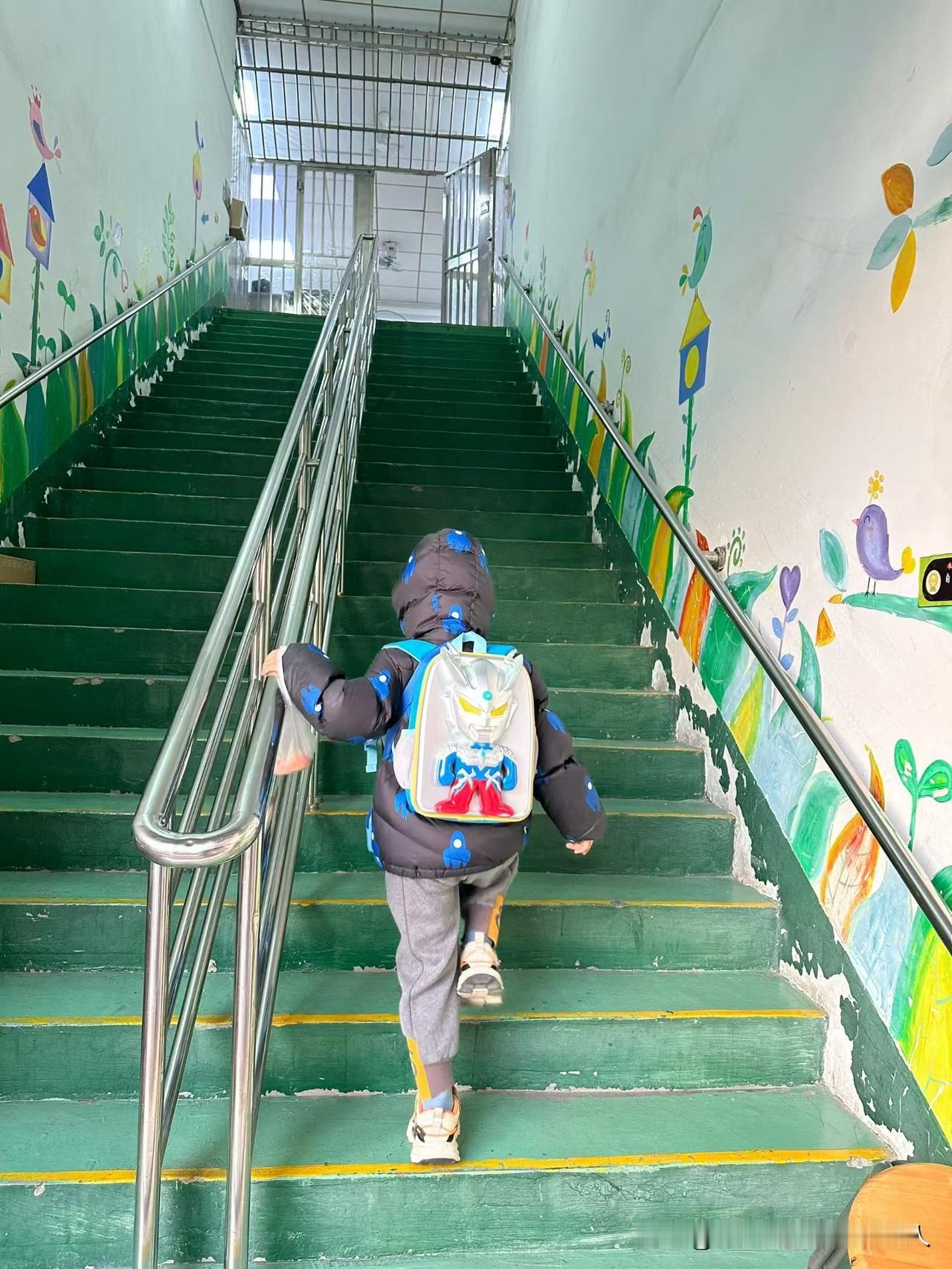 中年人最无声的炫富那就是……放寒假了，我家孩子全科都补了，还都是一对一最