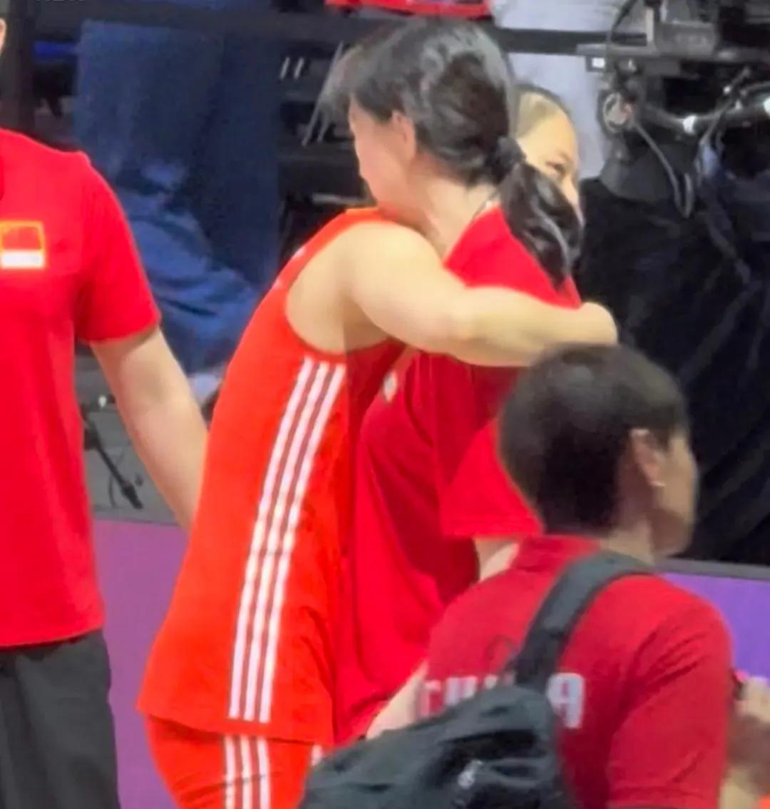赖亚文主任这样做你觉得合适吗？女排世联赛北京站结束了有几天了，有一件事始终在我