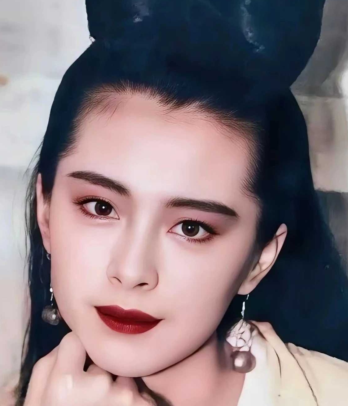从聂小倩到&34;艾灰的灰姑娘&34;：王祖贤到底是复出，还是来收割情怀的？说实话，看到59岁王祖贤
