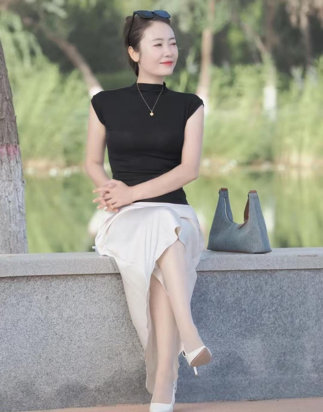 一位心理学家说：“原配夫妻，除了睡觉不一条心，其他的事情都是一条心；半路夫妻或者