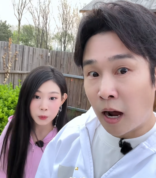 小沈阳和女儿去录制《毛雪汪》，沈佳润问李雪琴：“猎奇炒年糕，你吃过吗？”李雪