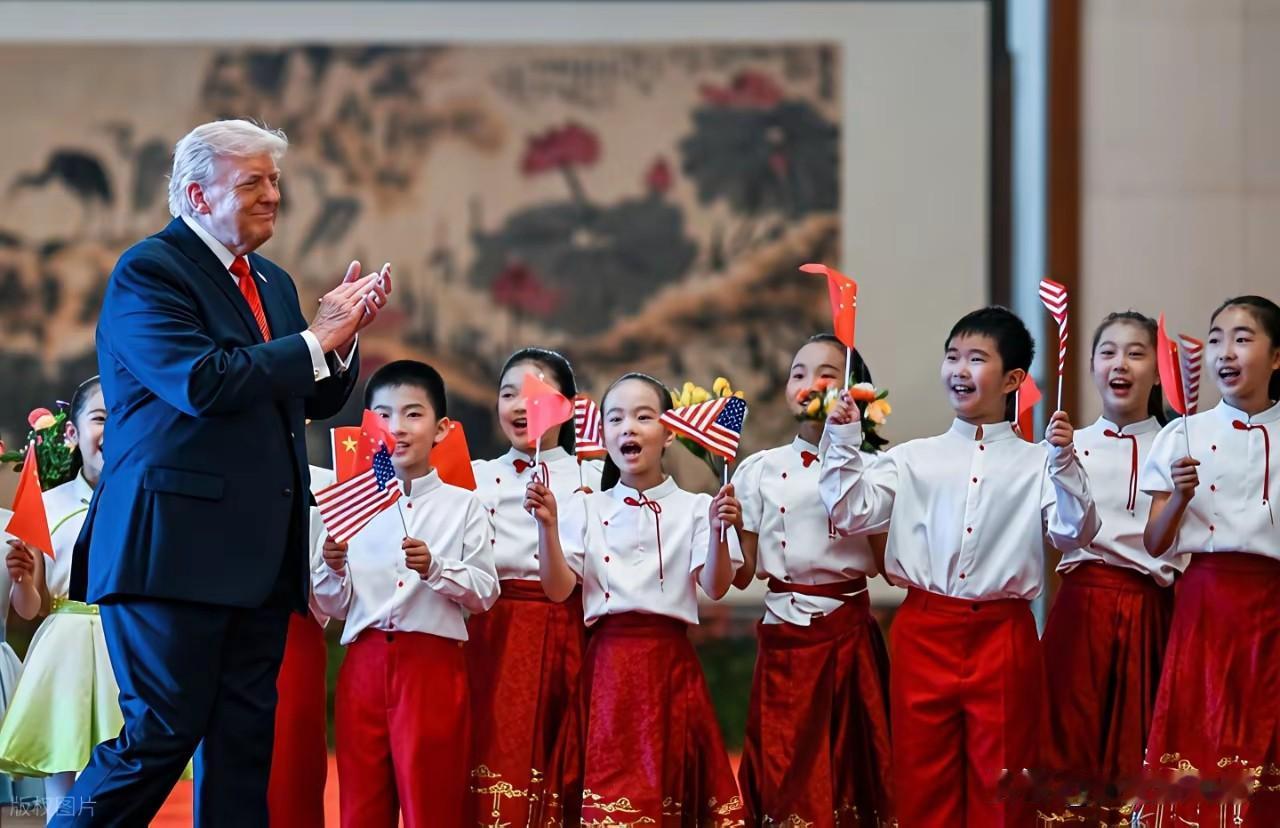 特朗普按耐不住了！5月14日，他在网上发帖，直接对中国的大型宴会厅表示了强烈