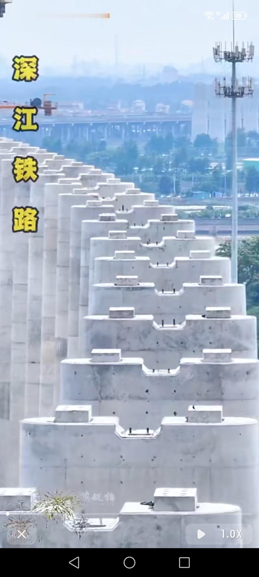 深圳这基建速度，真担得起“基建狂魔”的称号！瞧那铁路的一座座桥墩，就像雨后春笋般