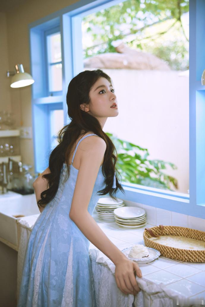 李兰迪hi6两套造型李兰迪我保证你是公主李兰迪hi6两套造型都好美呀，一套是我