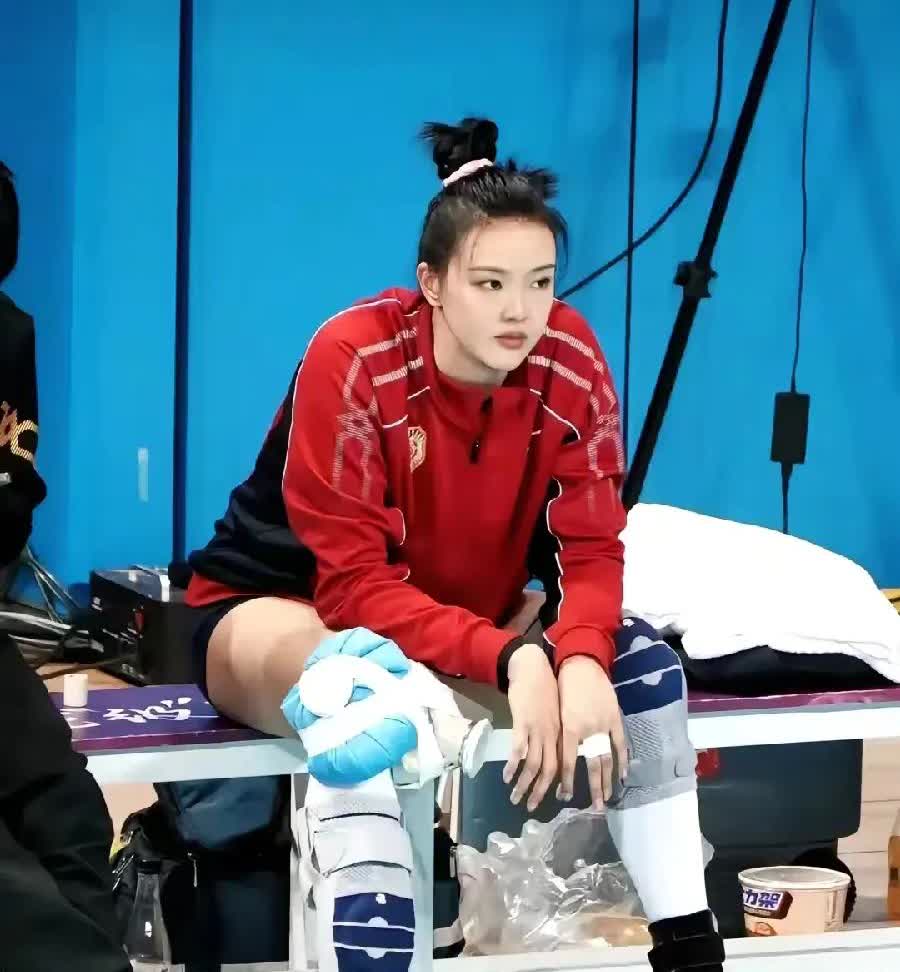 真的是拼了2025年全国女排锦标赛正在如火如荼底展开，各支球队都