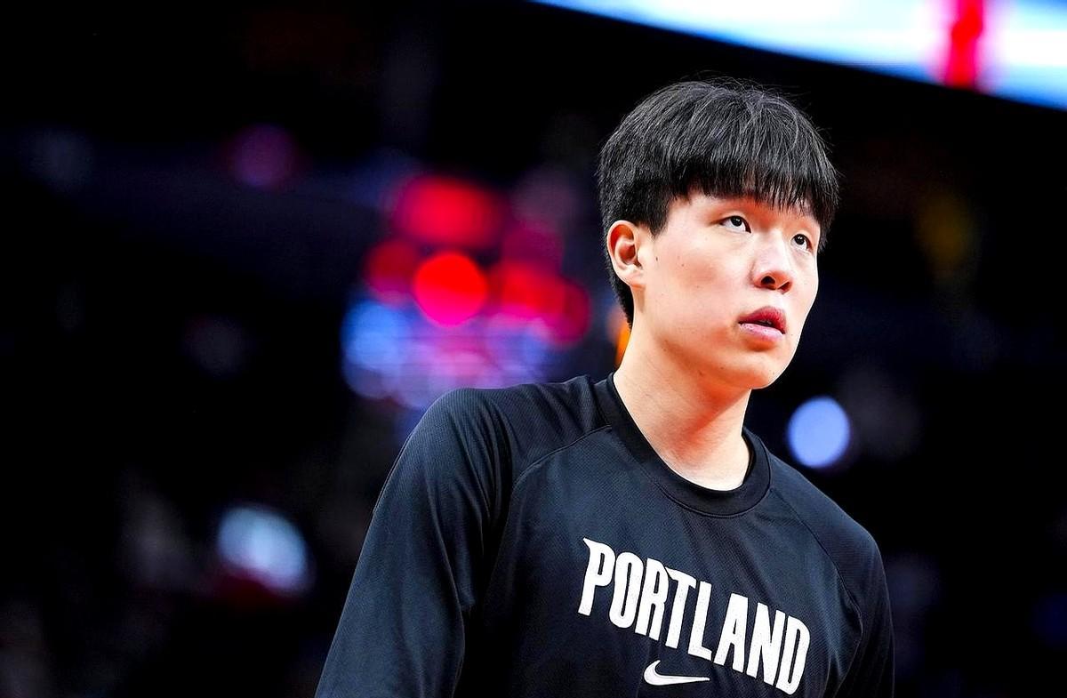 开拓者说你是未来核心，但连垃圾时间都吝啬给你。克林根和罗威往场上一站，轮换表就