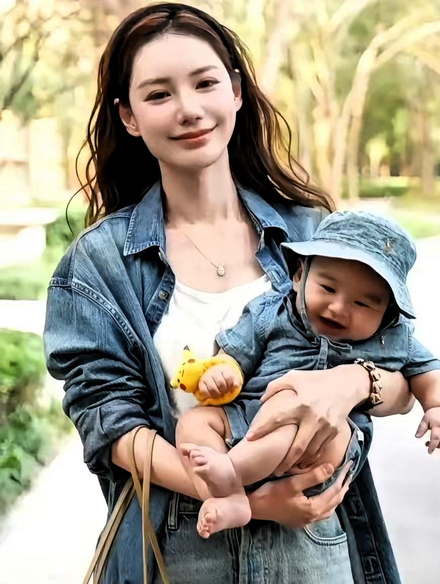 谁也没想到！近期汪小菲小儿子汪小宝异军突起，稳稳霸占各大平台热度榜单，成为全网人