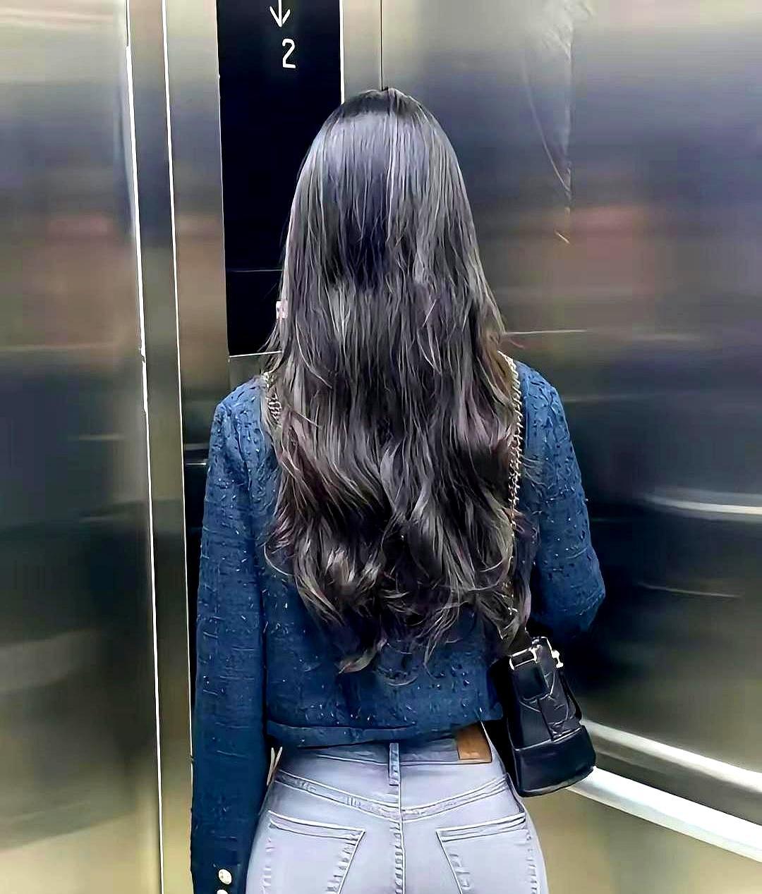 办公室的女同事，最近都在偷偷换掉自己的牛仔裤。你是不是也一样？牛仔裤一坐下