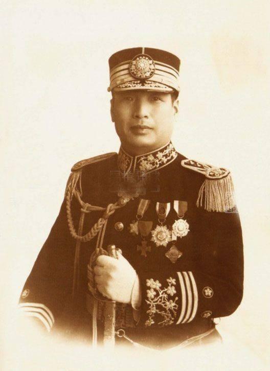 1938年5月，王敬久、关麟征驻军洛阳，警备司令祝绍周派卫兵通知开会，两人说：“