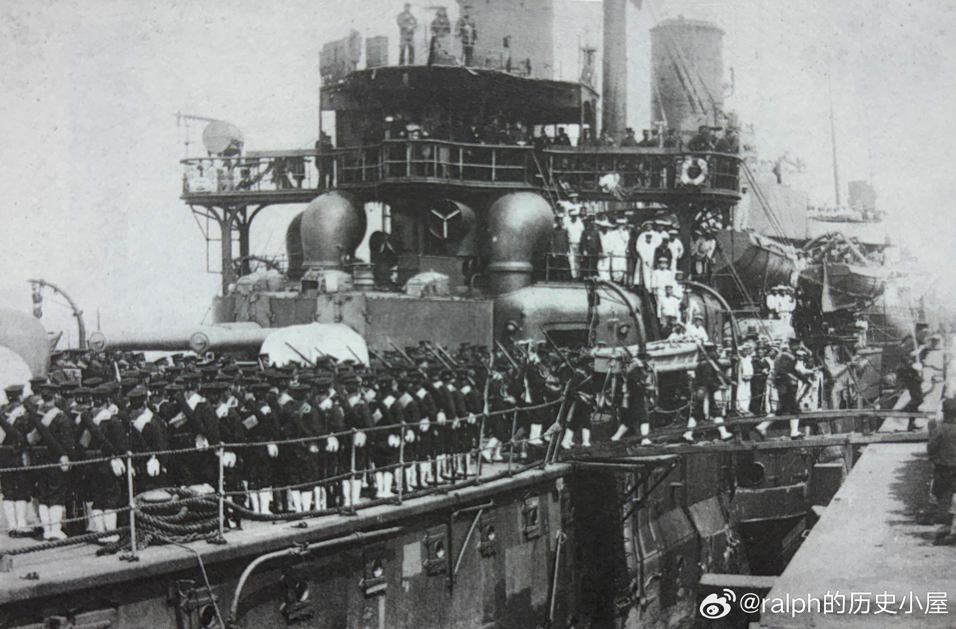 1928年4月21日第一批入侵中国山东的日本海军陆战队660余名官兵抵达青岛港军