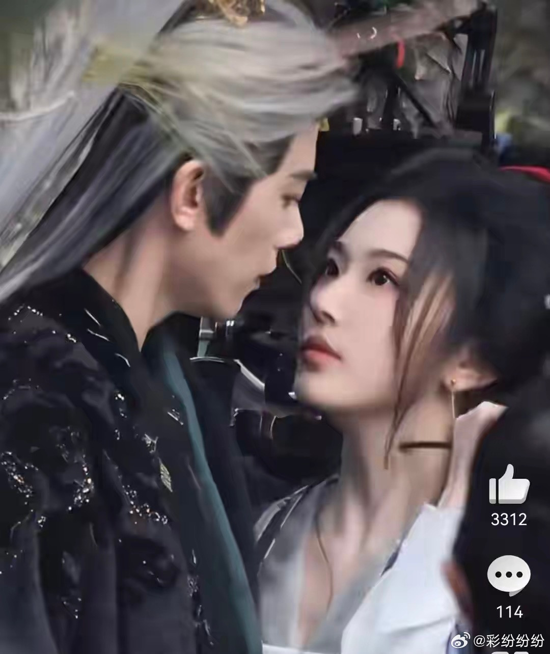 《逐玉》到后面有点不懂了，剧情有时候会不连贯。上网一看，才知道是删戏了。为什么要