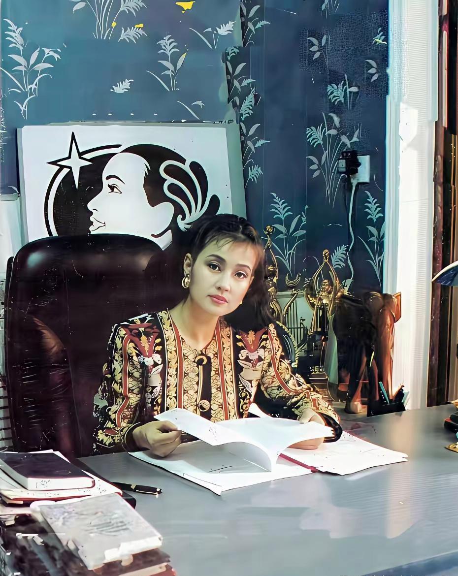 刘晓庆的巅峰时刻，那年她46岁，大概是1996年。刘晓庆