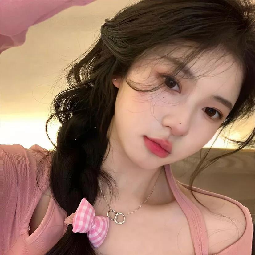 甜美少女风，粉色上衣，蝴蝶结发带，少女心爆棚！粉色蕾丝发卡梦幻蝴蝶结少女少女