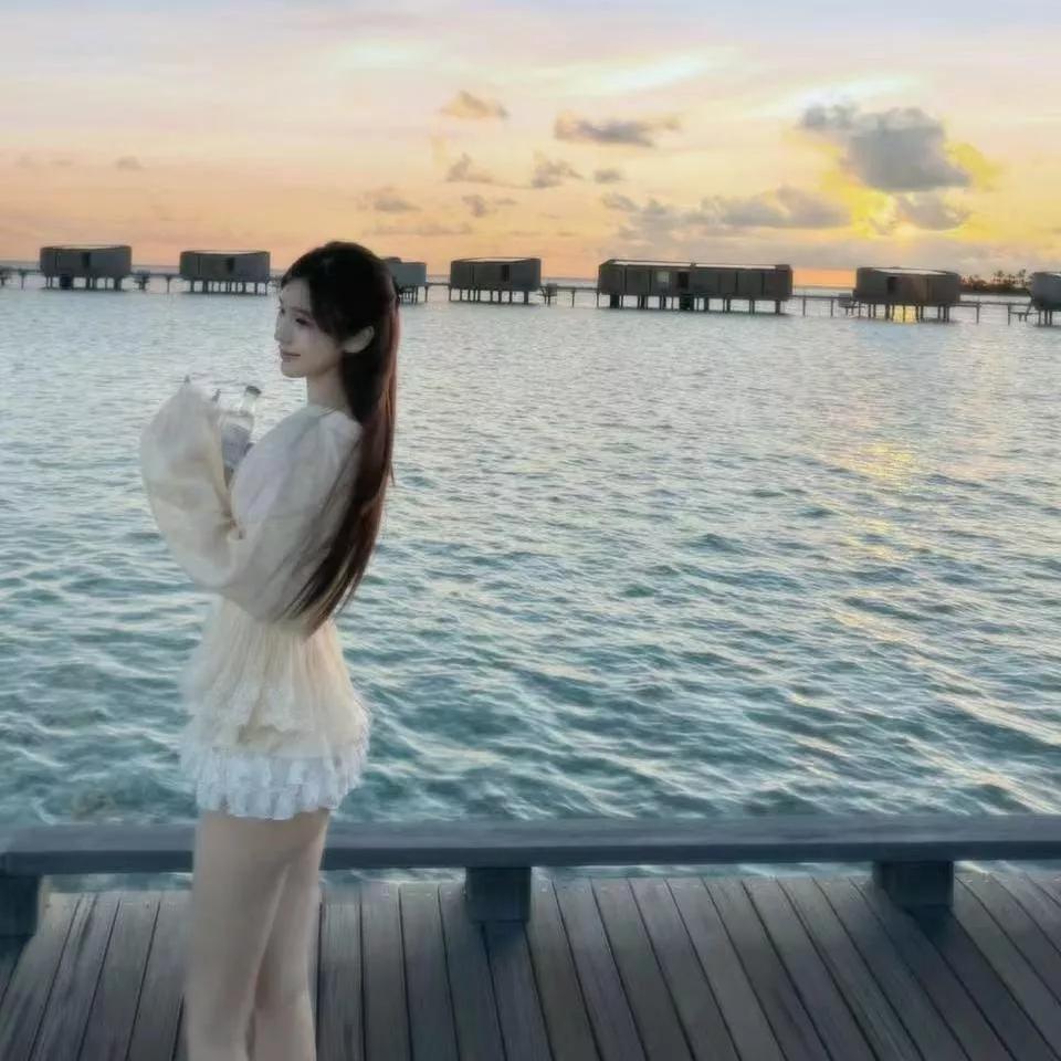 海风轻拂，静享海边日落时光海边温柔风晚间的海风很美海边风照片海边治愈系落日