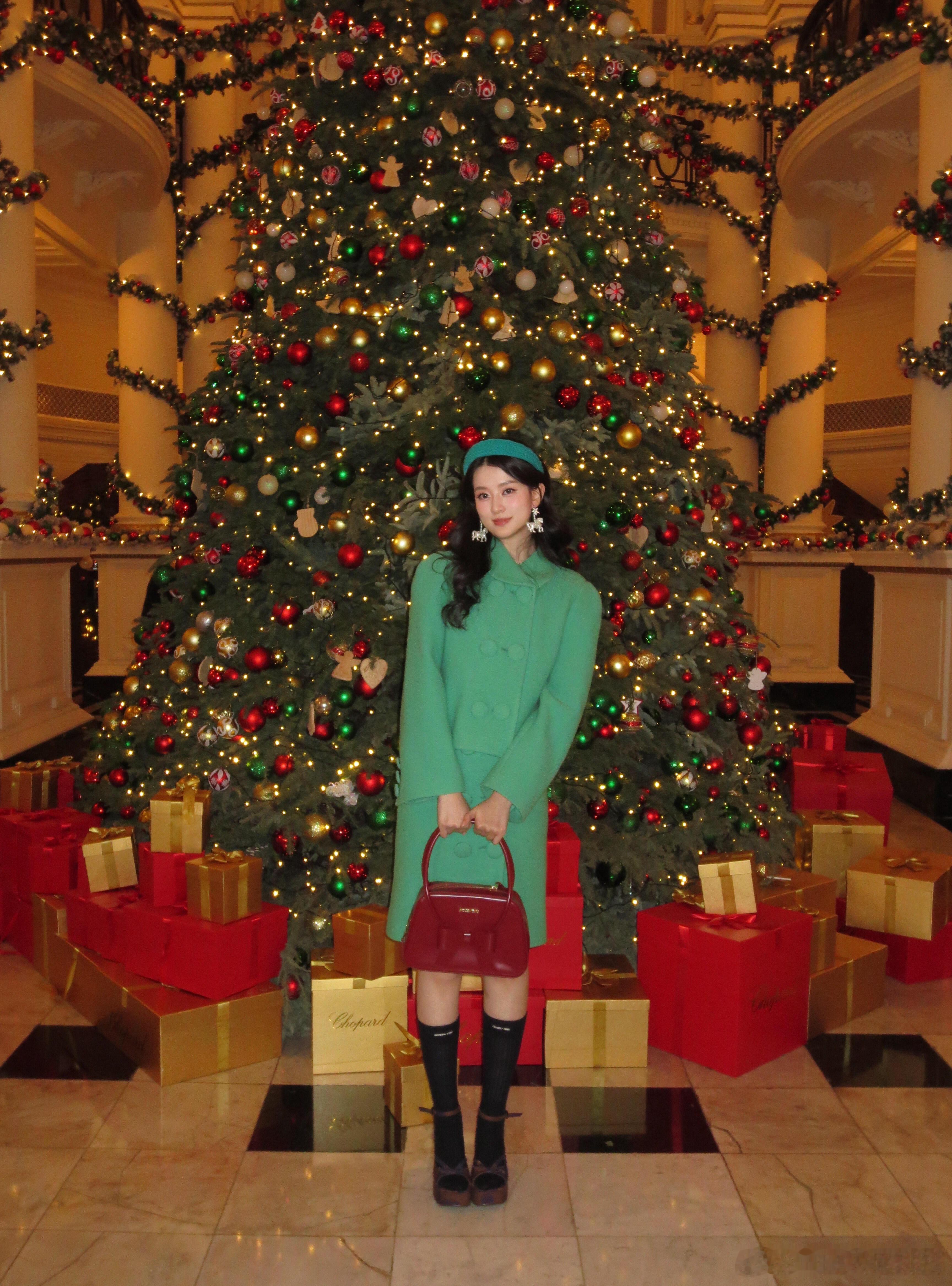 乔欣平安夜营业，全套SHUSHUTONG造型，做回白富美的感觉真爽