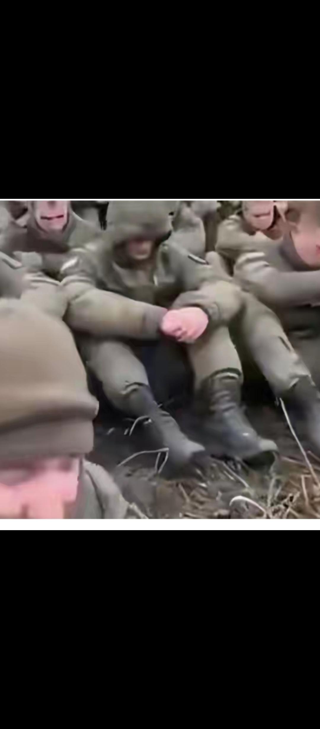 据《诺尔报告》报道，当地时间1月10日前后，网传视频显示，在库皮扬斯克，数百名俄