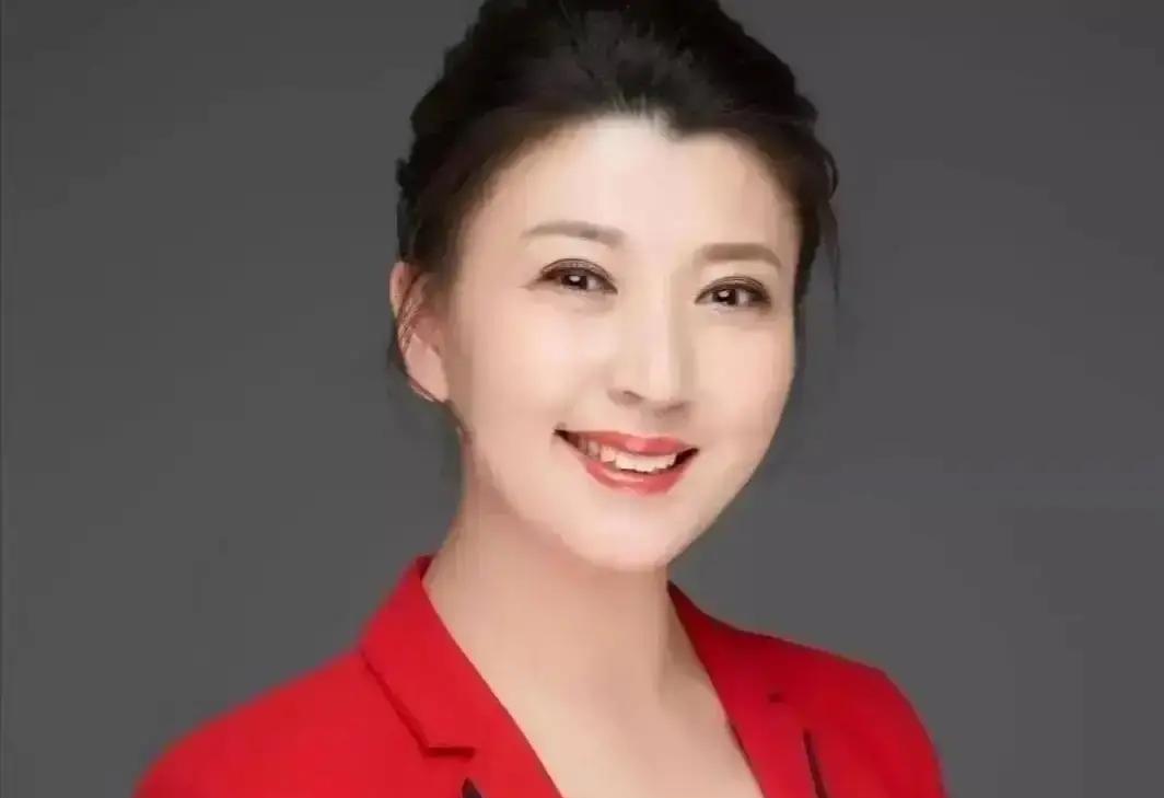 直播圈的“擦边球”，这回撞上新规的枪口了！唐鉴军连线闫学晶的突然发难，根本不是