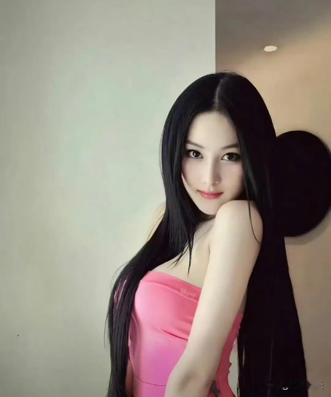 张馨予妈妈给她睡了扁头，一直以为是头型的问题，结果扁头也照样美的这么权威​