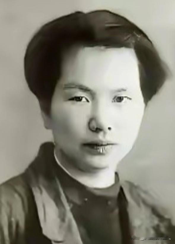 1950年，吴石被捕前，把保姆林阿香叫到书房，拿出2根“小黄鱼”，对她说：“阿香