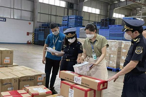 刚感谢完中国，越南扭脸示好美国，允许美海关抽查越南涉华工厂。7月28日，彭博