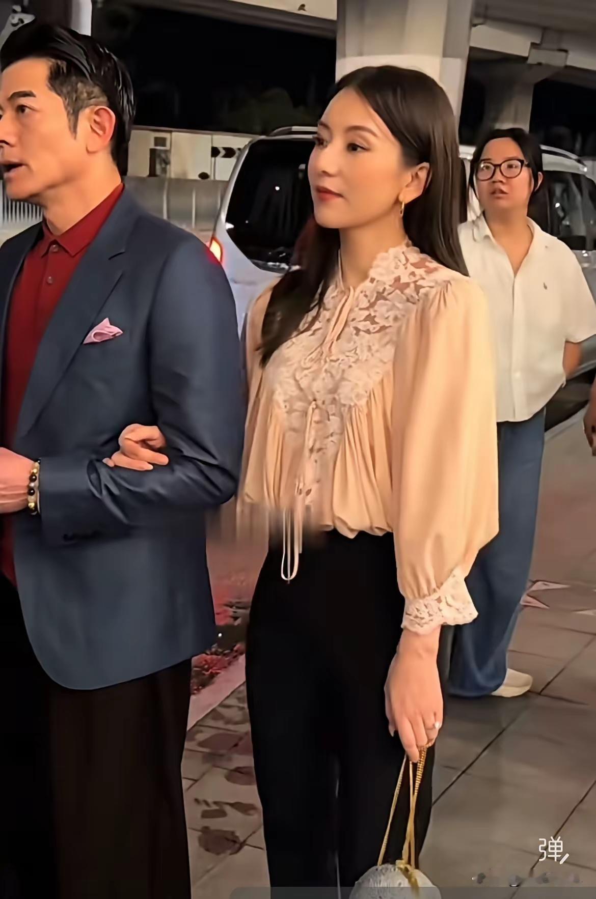 方媛每次在郭富城旁边很小鸟依人，郭富城应该很享受这种被依恋的感觉，方媛很崇拜郭富城，看她每次的表情就