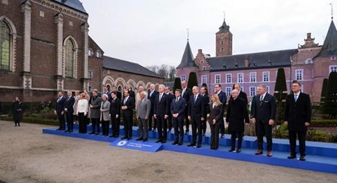 欧盟峰会惊现“会中会”，19国私下开小会，气炸没被邀请的国家 这场惹事的聚会