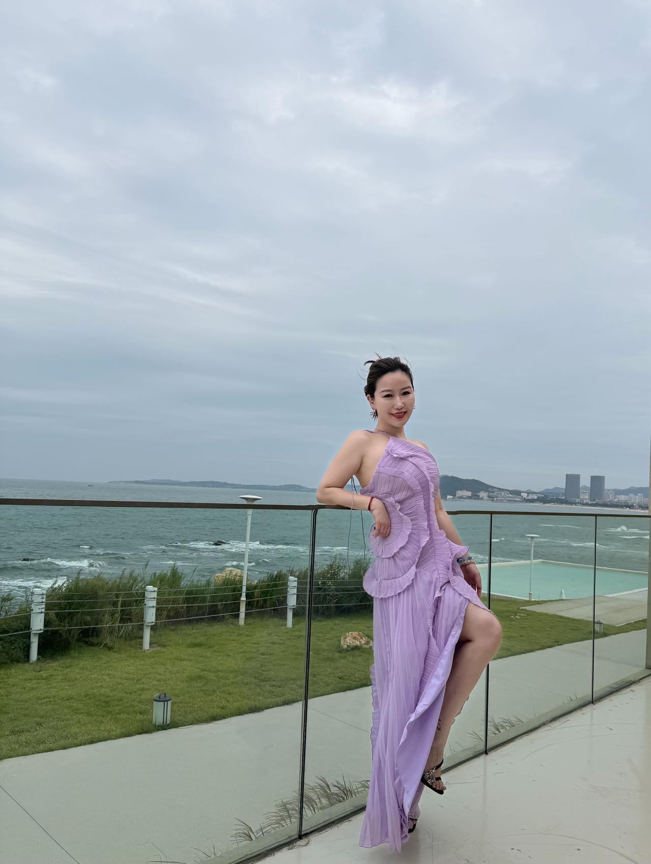 💜浪漫好服装搭配美女会心动吗？海边出游怎么穿才好看呢?