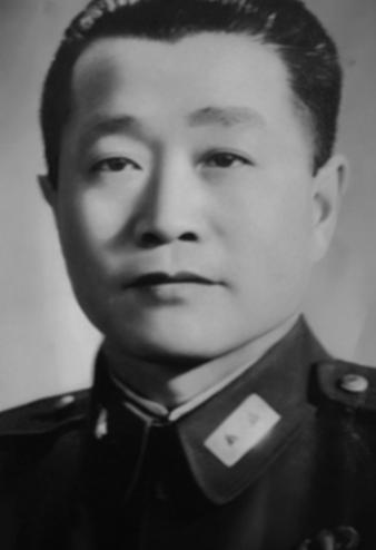 1927年，周恩来被捕，审讯他的人一抬头——愣住了：坐在审讯椅上的，竟是自己的老