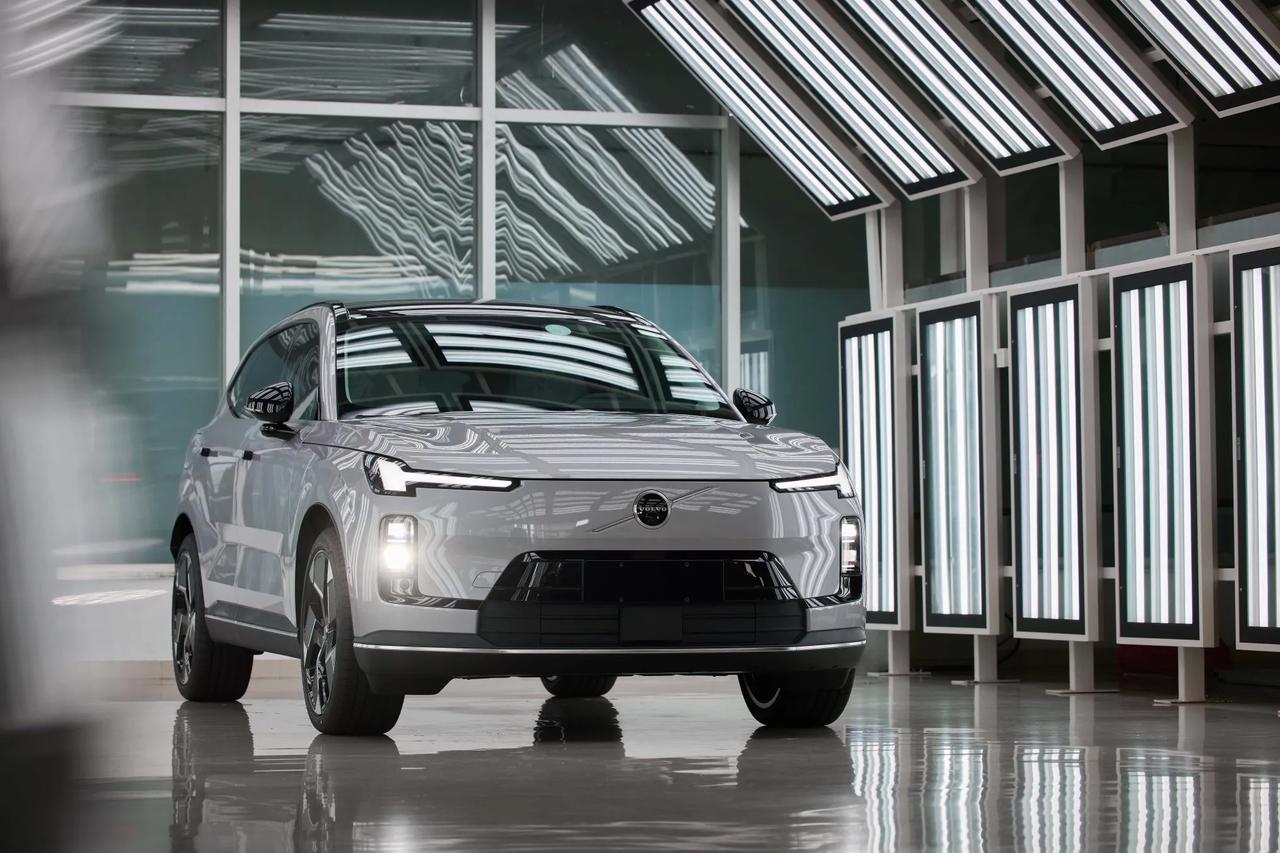 11月10日，沃尔沃全新XC70第10000台整车下线，成为今年豪华混动SUV市