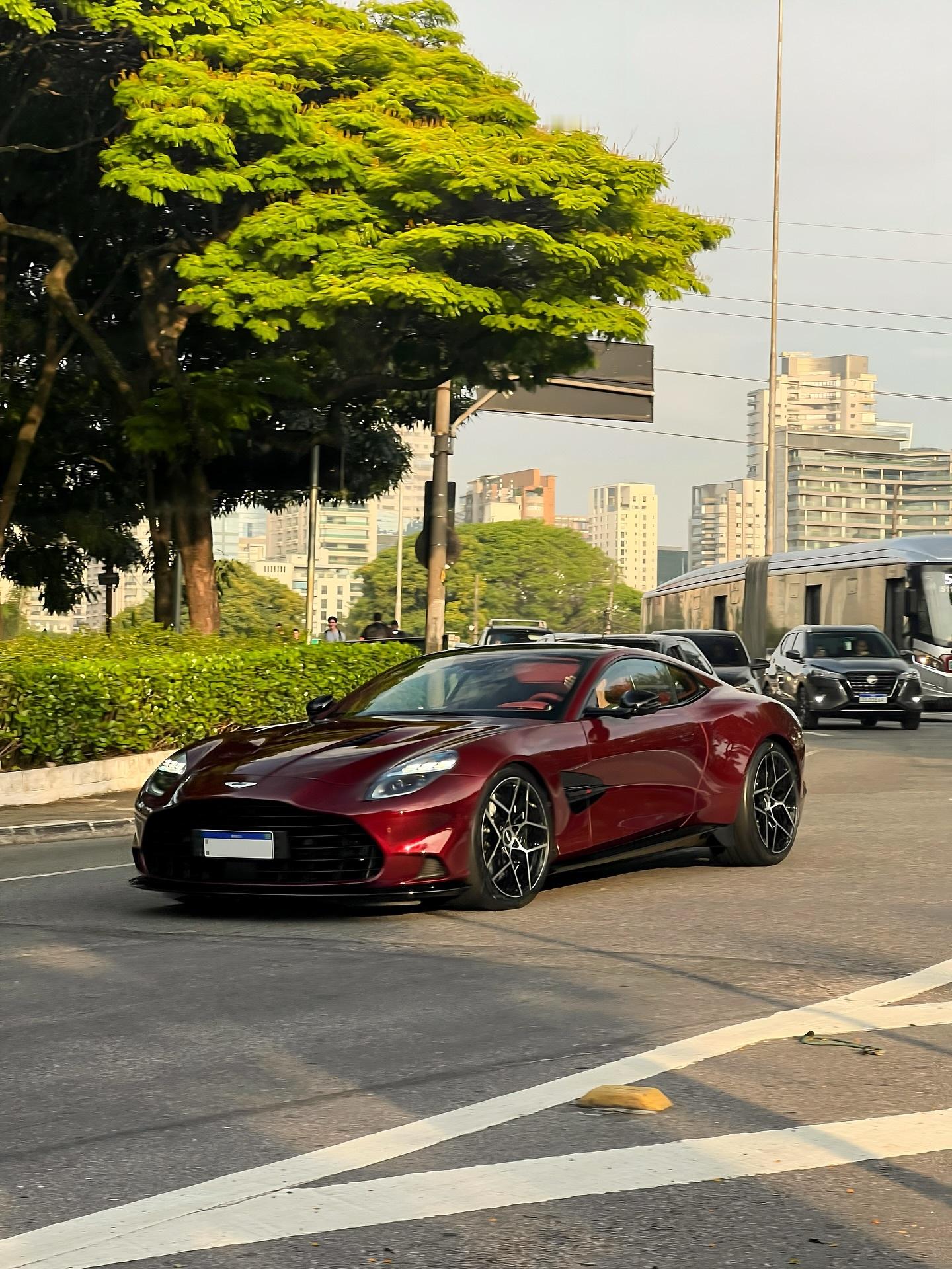 早上好你最近拍到什么好看的车没？​​​