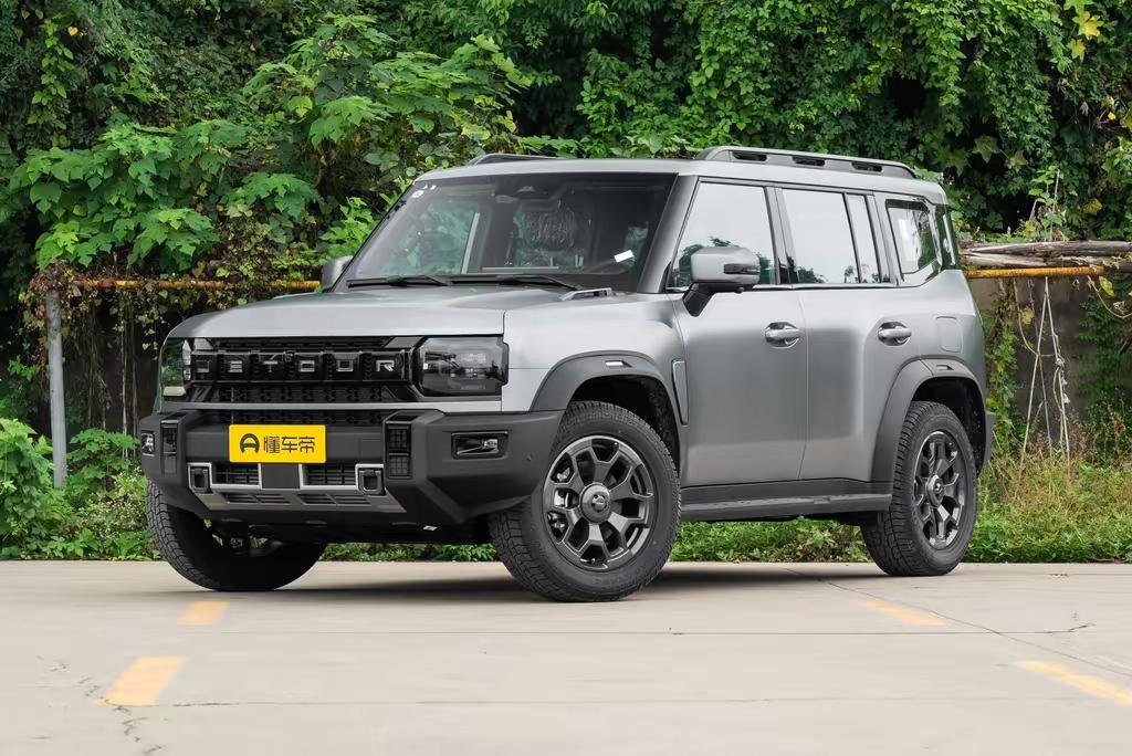 各位想选硬派风格家用SUV的兄弟，捷途旅行者和哈佛大狗作为轻越野车的销量前列，今