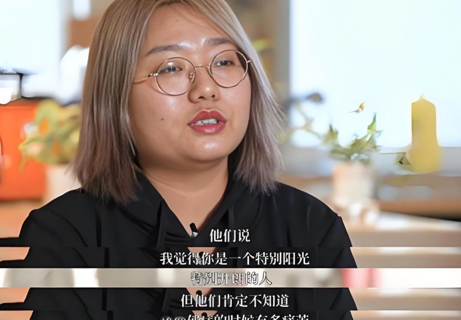 李雪琴黑胖丑的时候，她和老谢是铁哥们。当她变得肤白貌美的时候，两人已彻底闹掰。