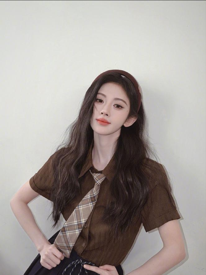 鞠婧祎被实名举报偷税漏税3月30日，丝芭传媒实名举报鞠婧祎税务问题，称鞠20