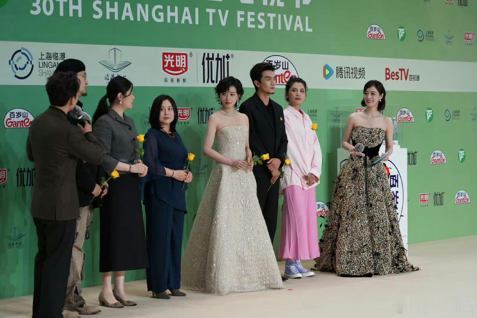 刘亦菲没走红毯不开玩笑说真的，没去怎么就是有底气有骨气，去鼓掌是一件拿不出手的事