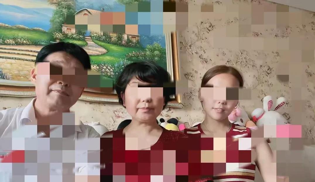 土木大娘家又多了一个独一无二的新证。而且她家个个都是人才。造证又造地。63年的