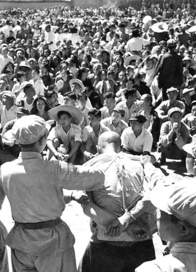 1951年5月1日，湖北省钟祥县人民政府以反革命罪判处抗日爱国将领、原国军起义少