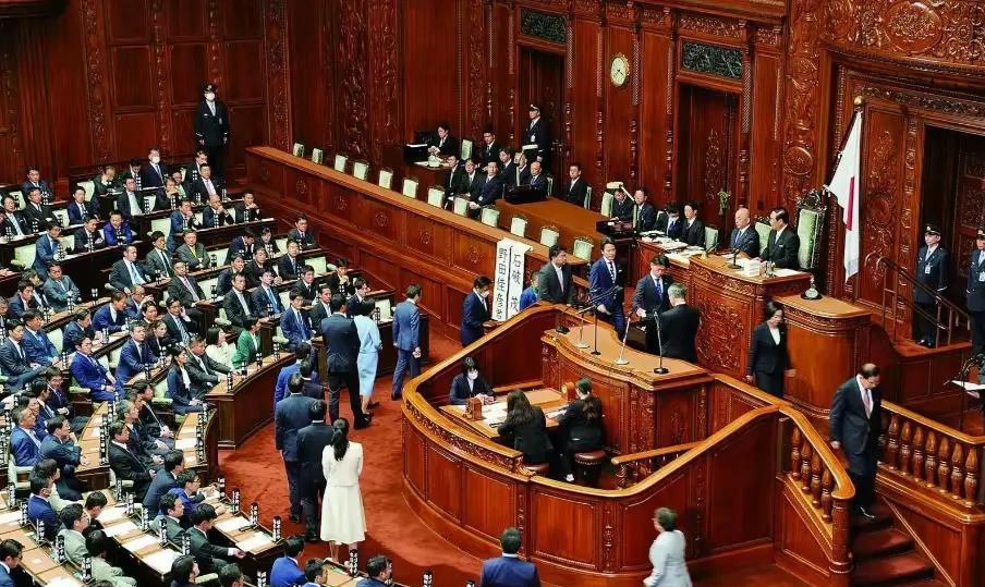 访华愿望终究还是落空了。石破茂共当了九个月首相，现在怕当不成了。今天，石破茂