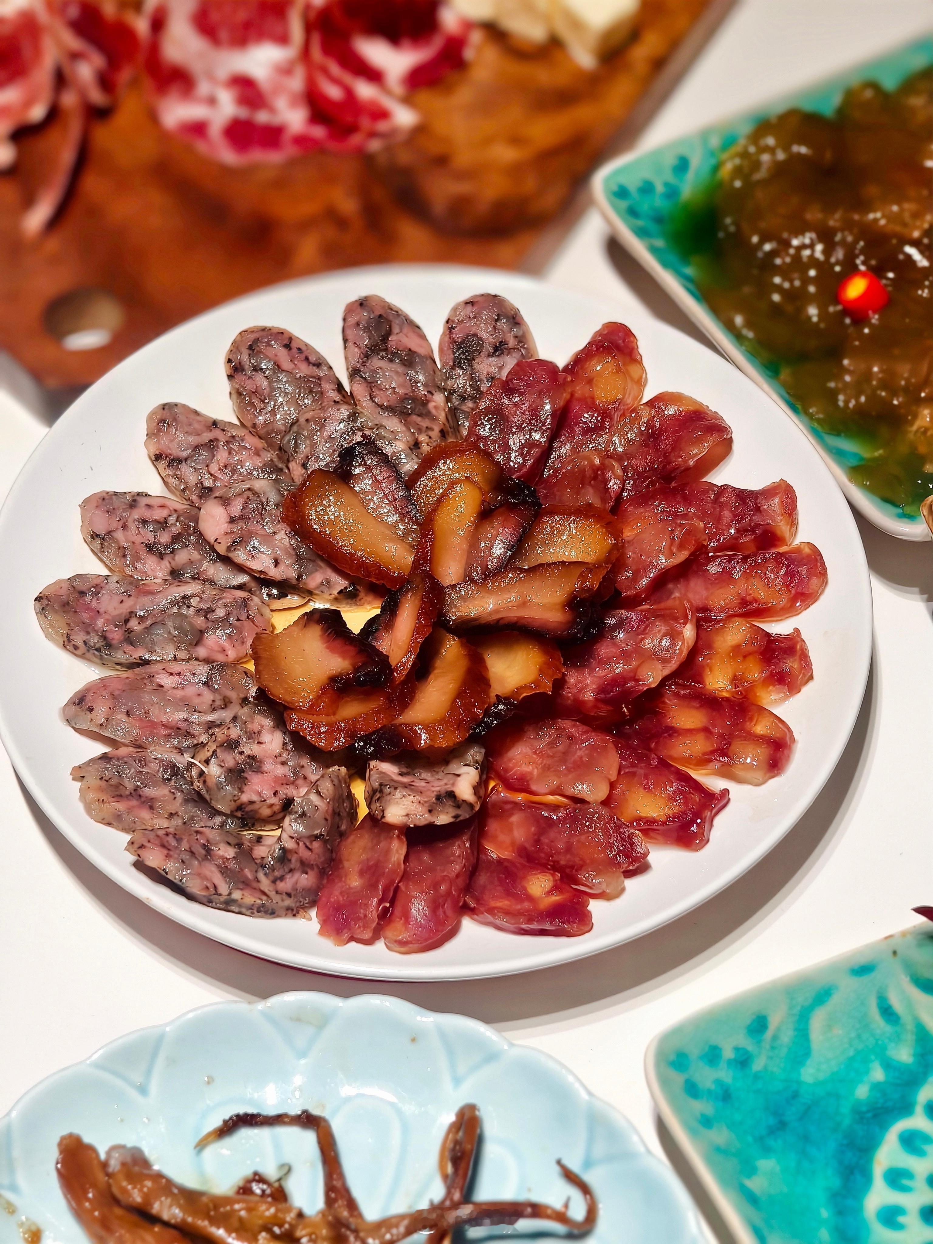 昨夜一场发财雨，好友们相聚家宴，开心畅聊的也把年过完了，下面这些菜，你最爱吃哪道