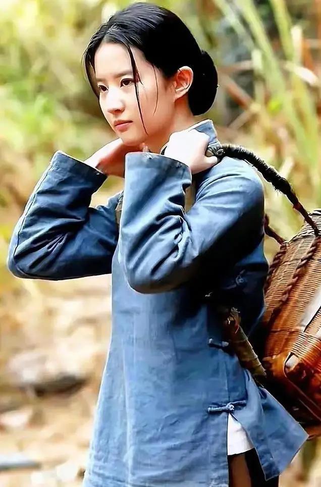 刘亦菲扮农村女人，像不像？谁都想去这个村里。