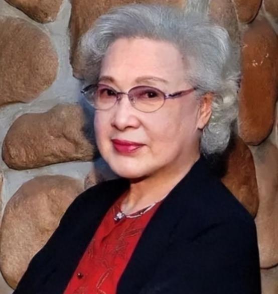 他选择在杭州灵隐寺的一棵大树上结束生命，而在临终前，他特意去见了前妻秦怡，并