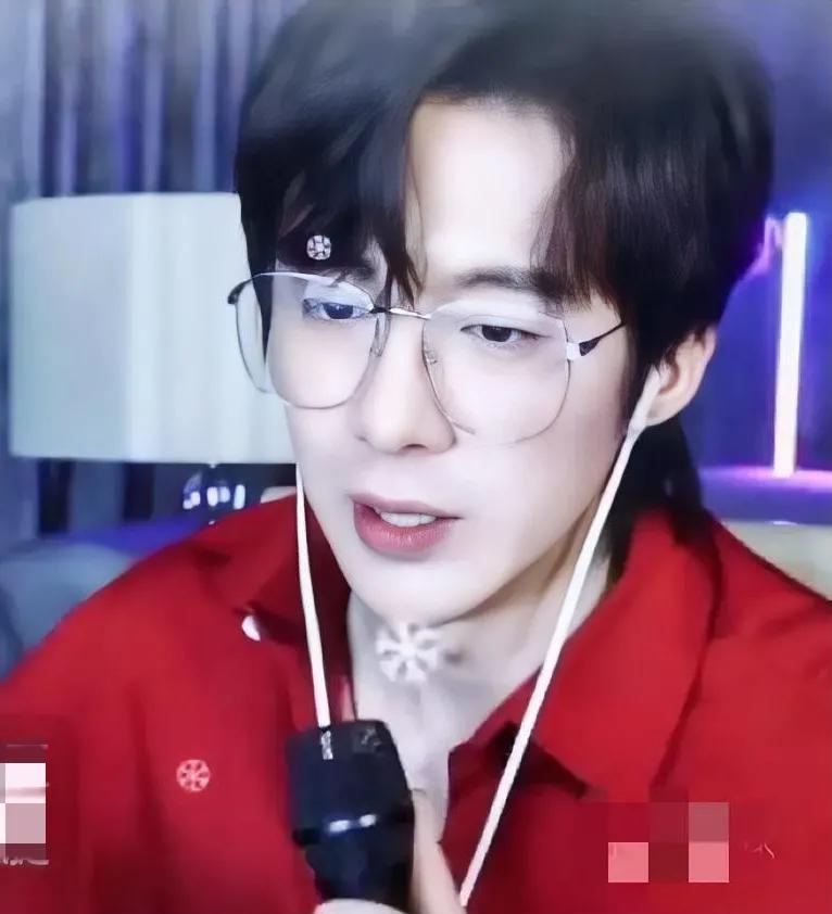 刘宇宁传授长高秘诀原来背后这么心酸。他说他长得高不是遗传父母，而是上学时经